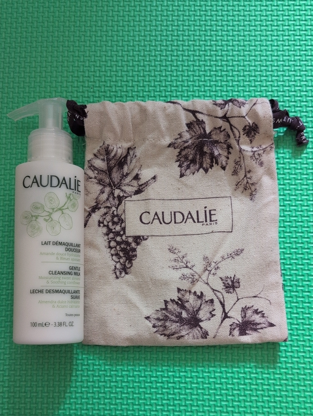 NWT Caudalie Gentle Cleansing Milk with Canvas Pouch